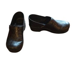 Dansko Black Embossed Leather Clogs 41/ 10-10.5 Slip On Comfort Shoes Work